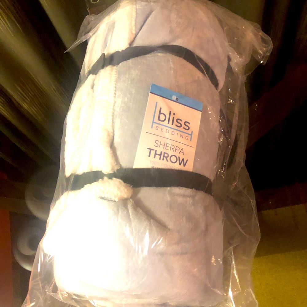 Brandnew Sherpa Throw